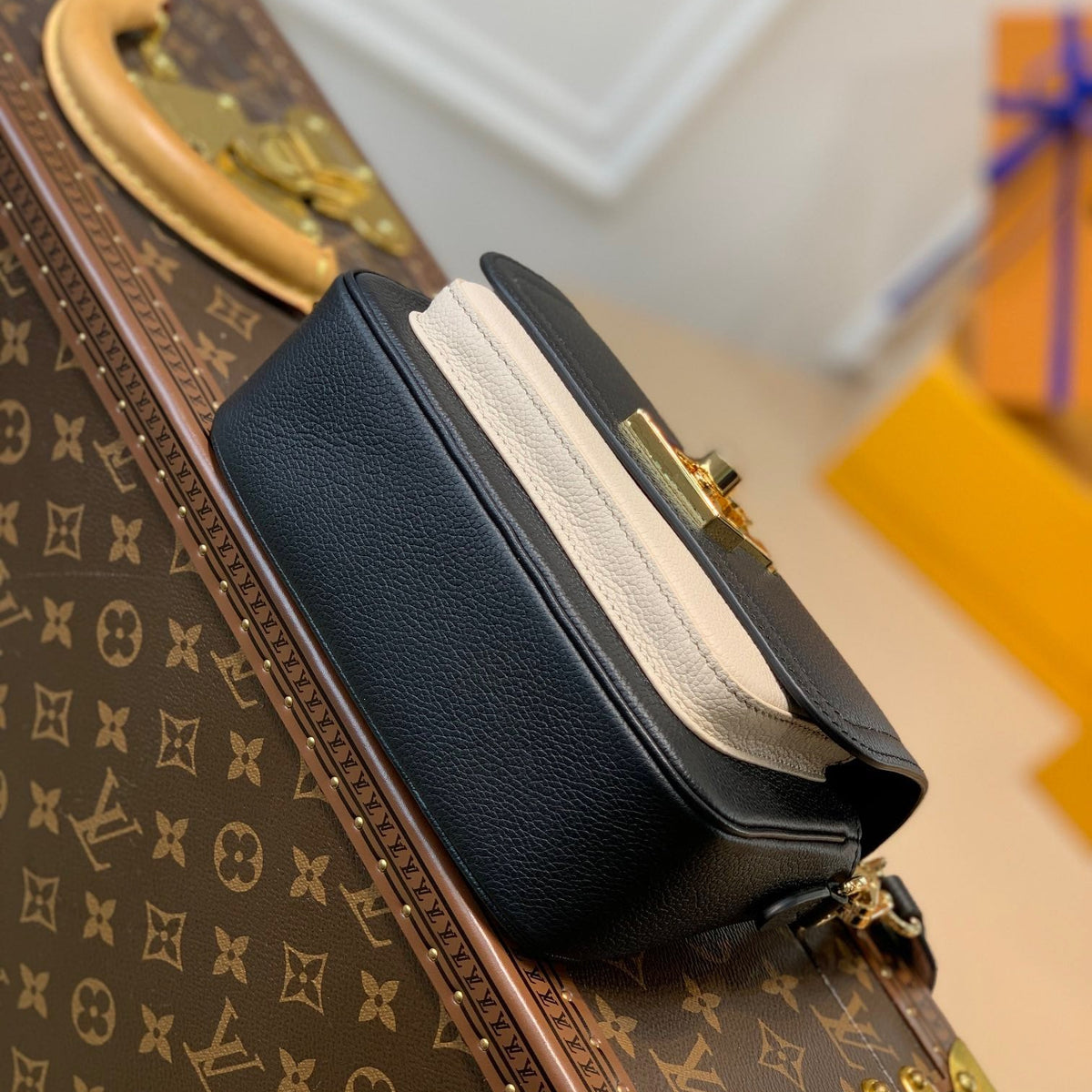LOU LOCKME TENDER BAG