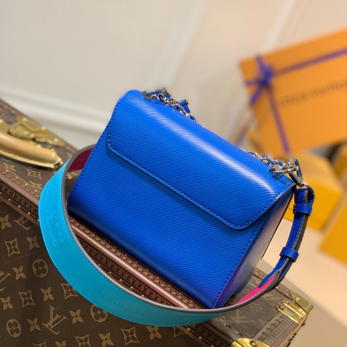 LOU TWIST PM BAG