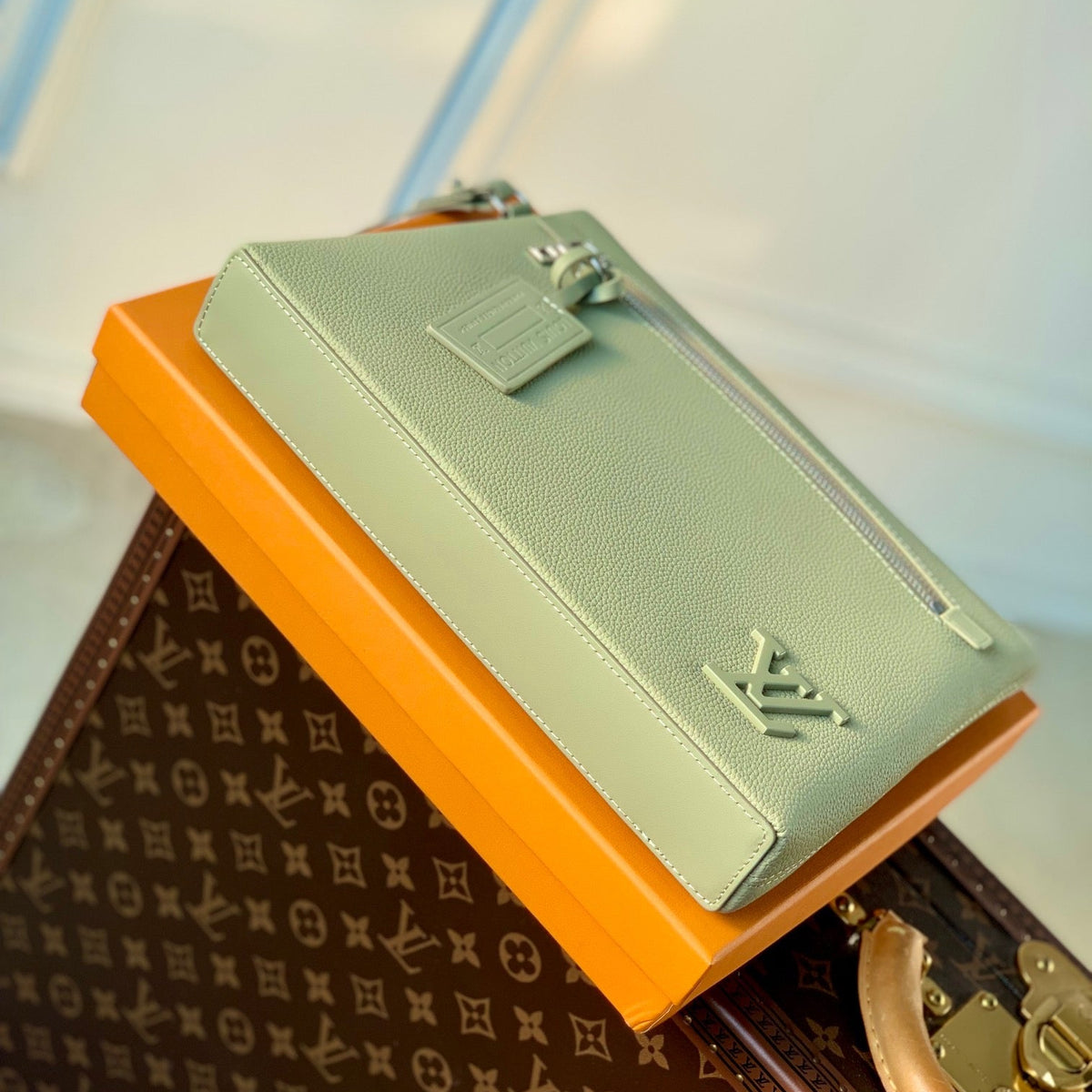 LOU TAKEOFF POUCH