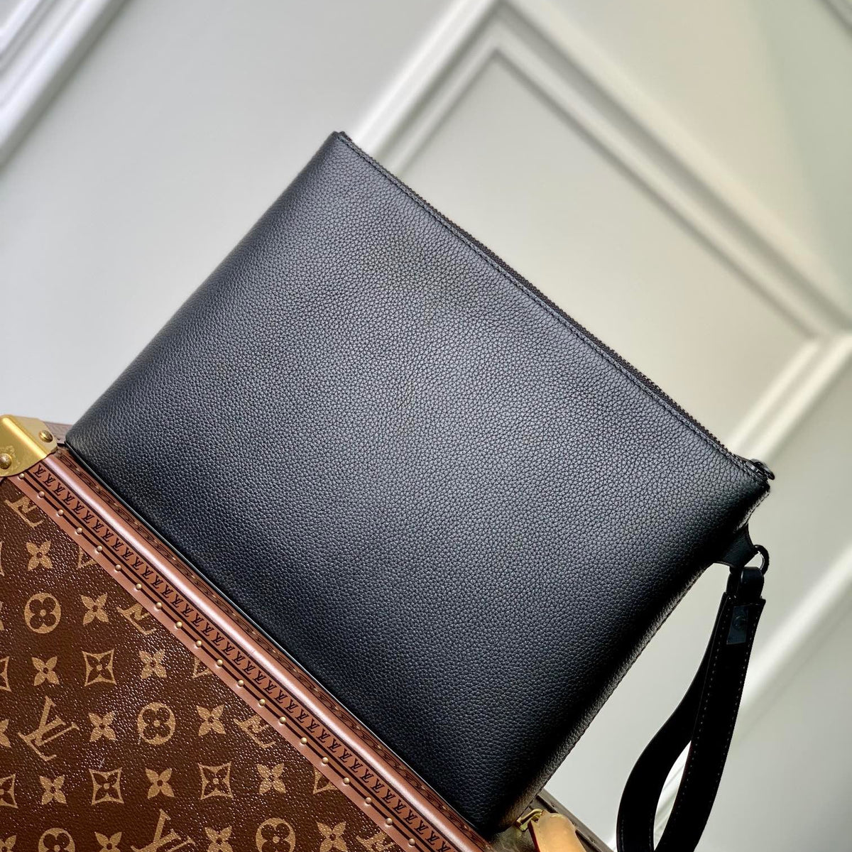 LOU TAKEOFF POUCH