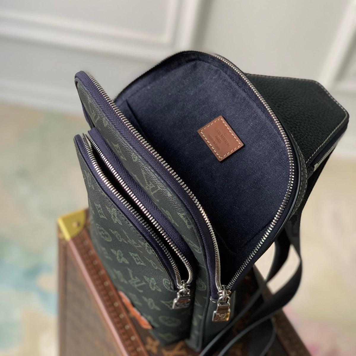 LOU AVENUE SLINGBAG