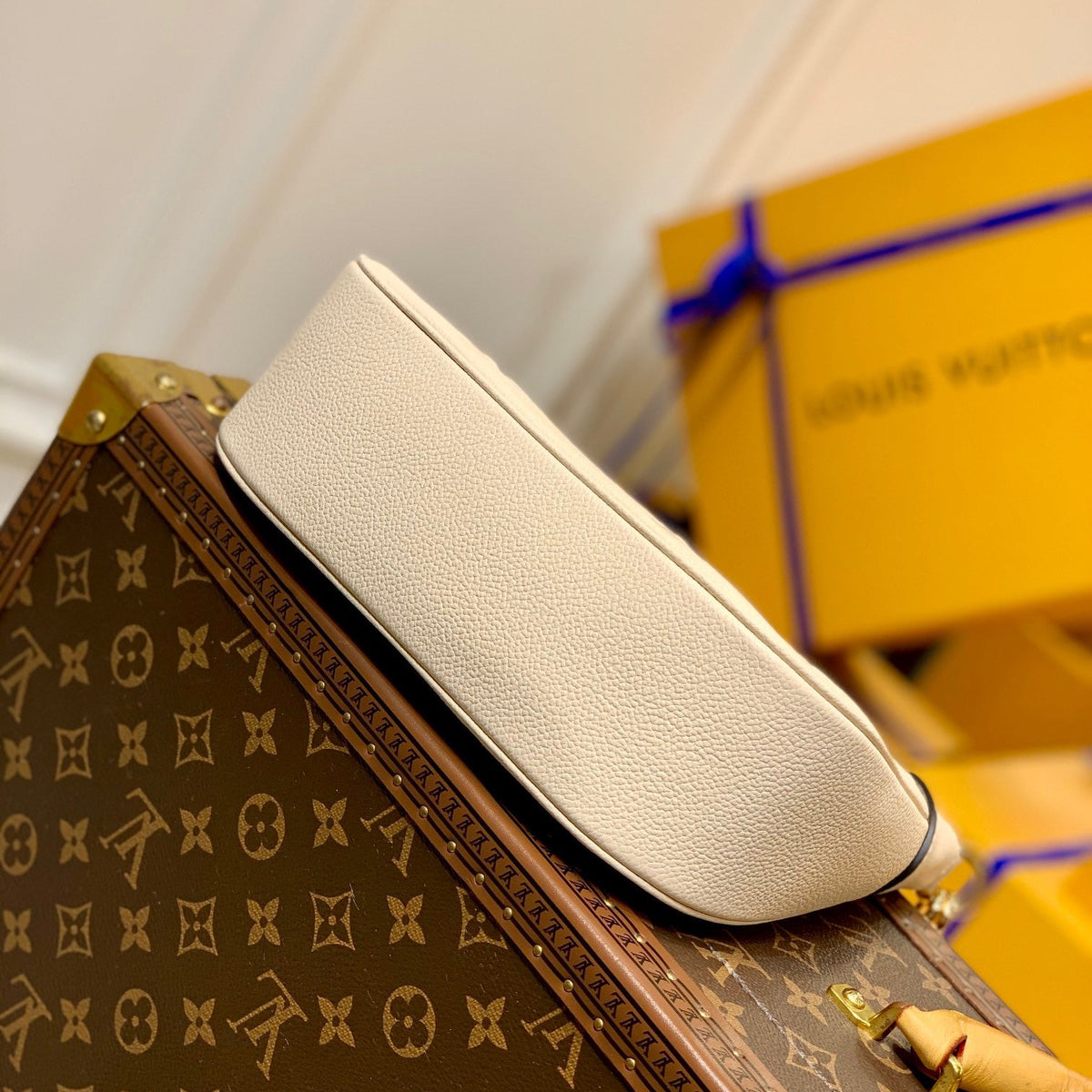 LOU BAGATELLE BAG