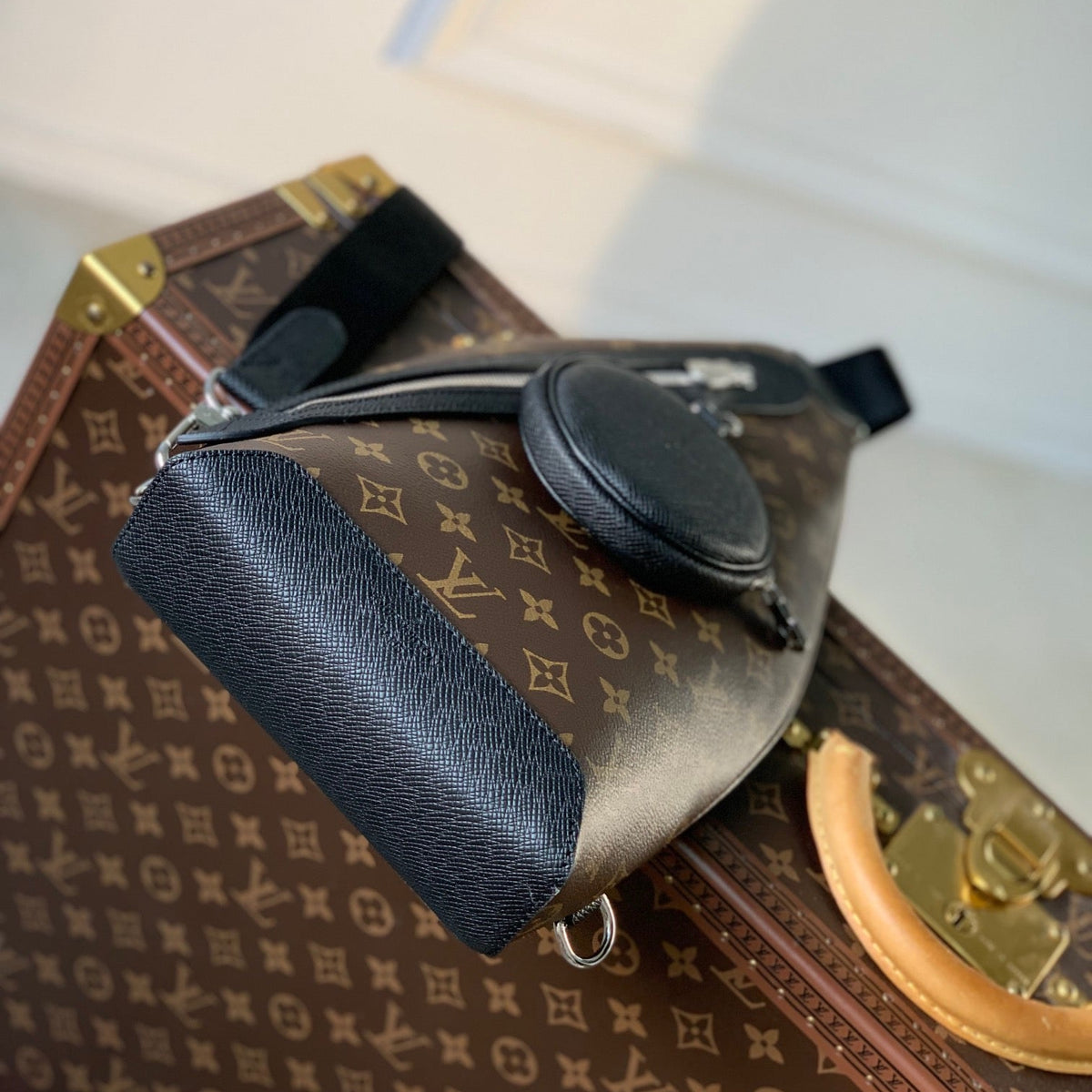 LOU DUO SLING BAG