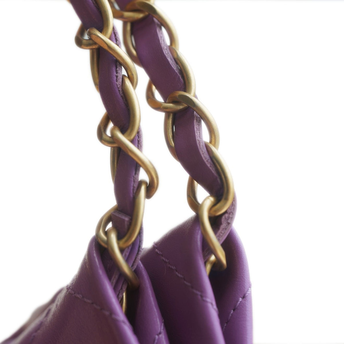 CC 22 SMALL HANDBAG