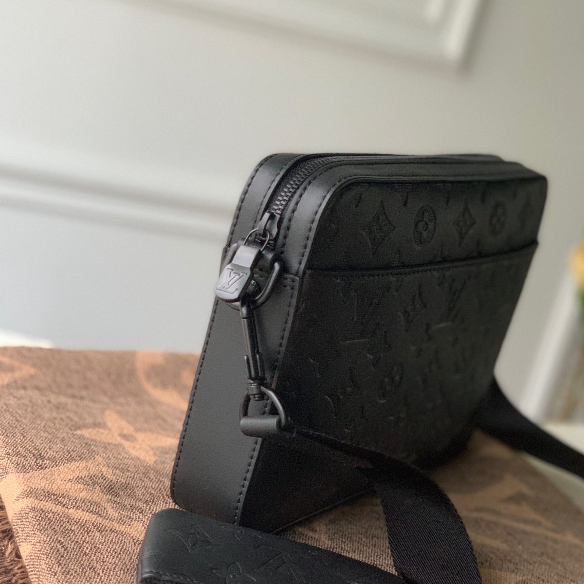 LOU DUO MESSENGER BAG