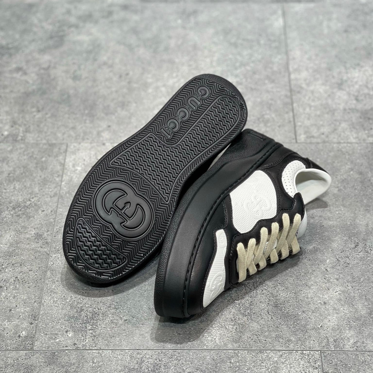 GG EMBOSSED SNEAKER