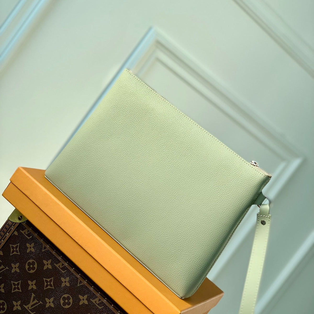 LOU TAKEOFF POUCH