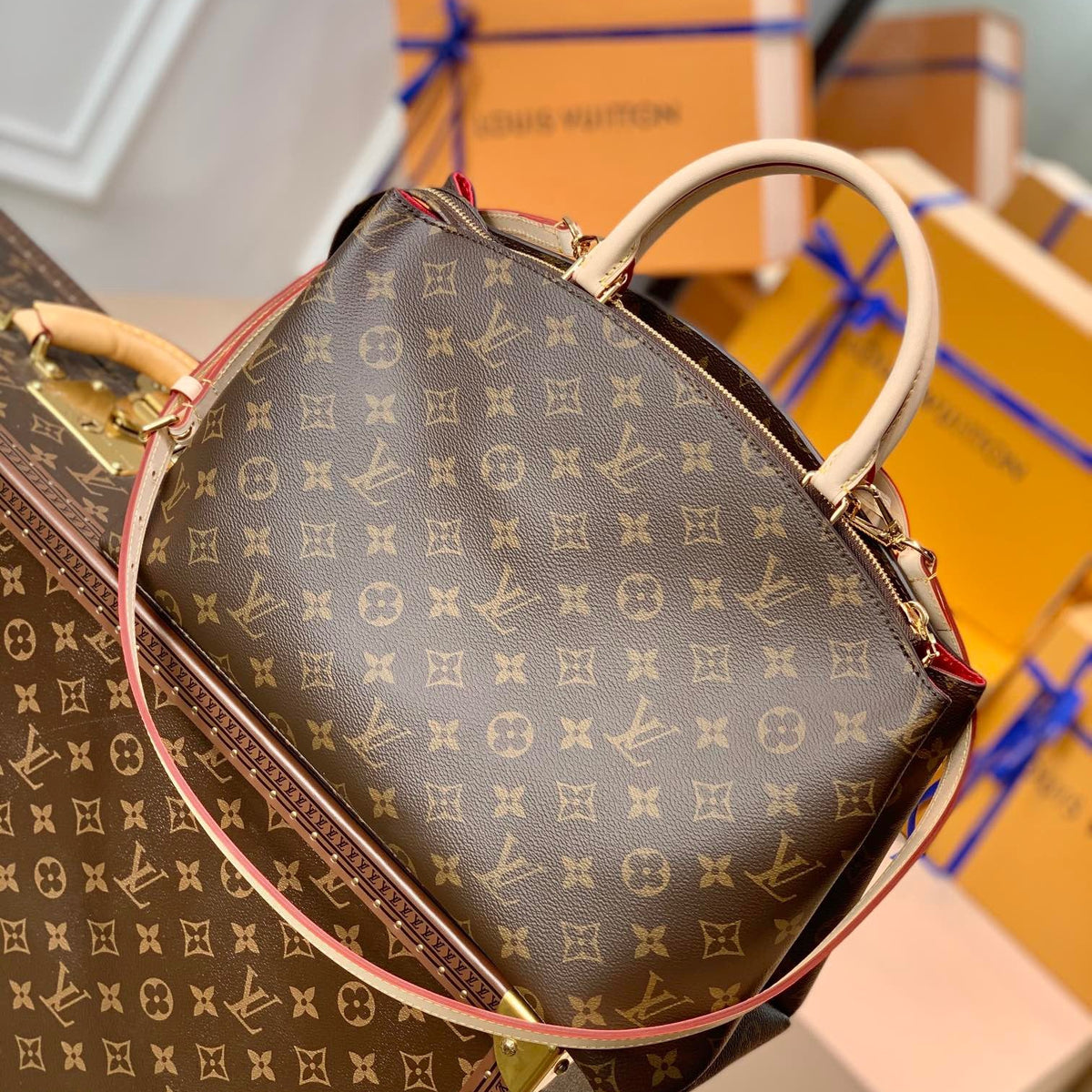 LOU GRAND PALAISE TOTE BAG