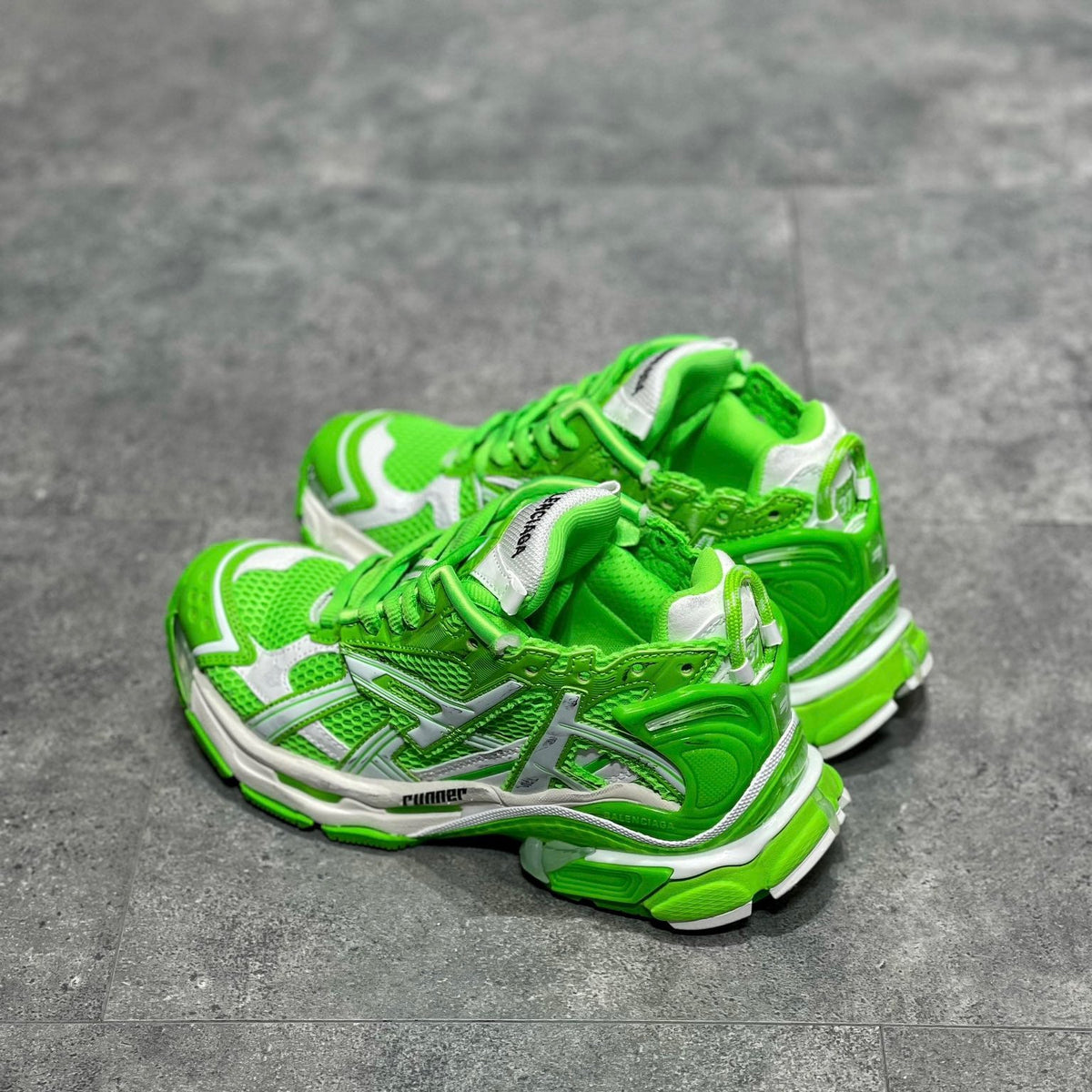 BAL RUNNER TRAINERS