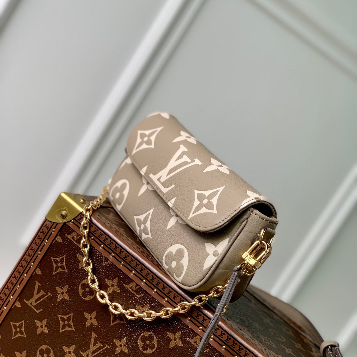 LOU IVY WALLET ON CHAIN BAG