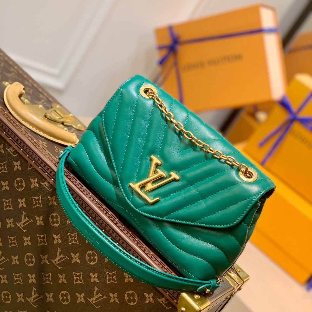 LOU NEW WAVE CHAIN BAG