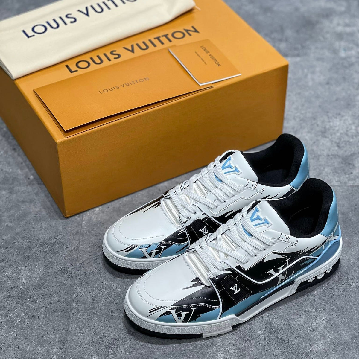 LOU TRAINERS