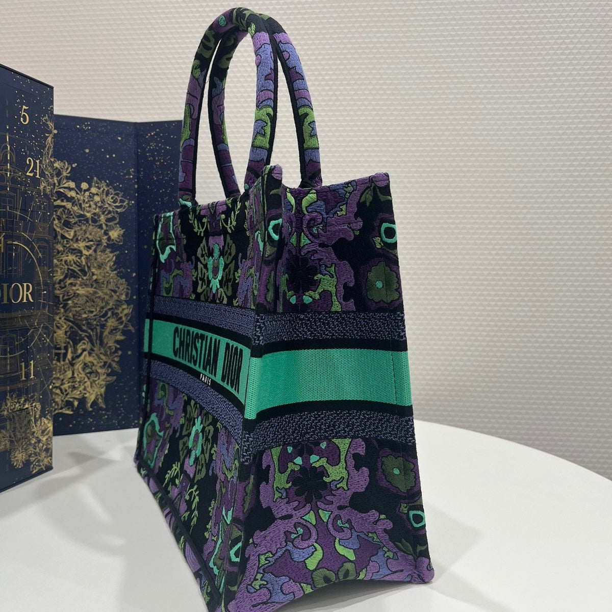 CD MEDIUM BOOK TOTE BAG