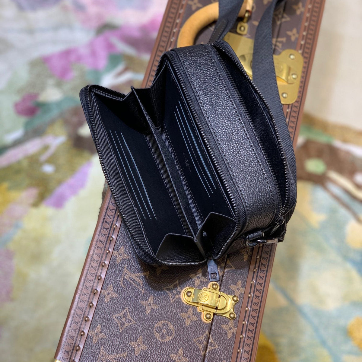 LOU ALPHA WEARABLE WALLET