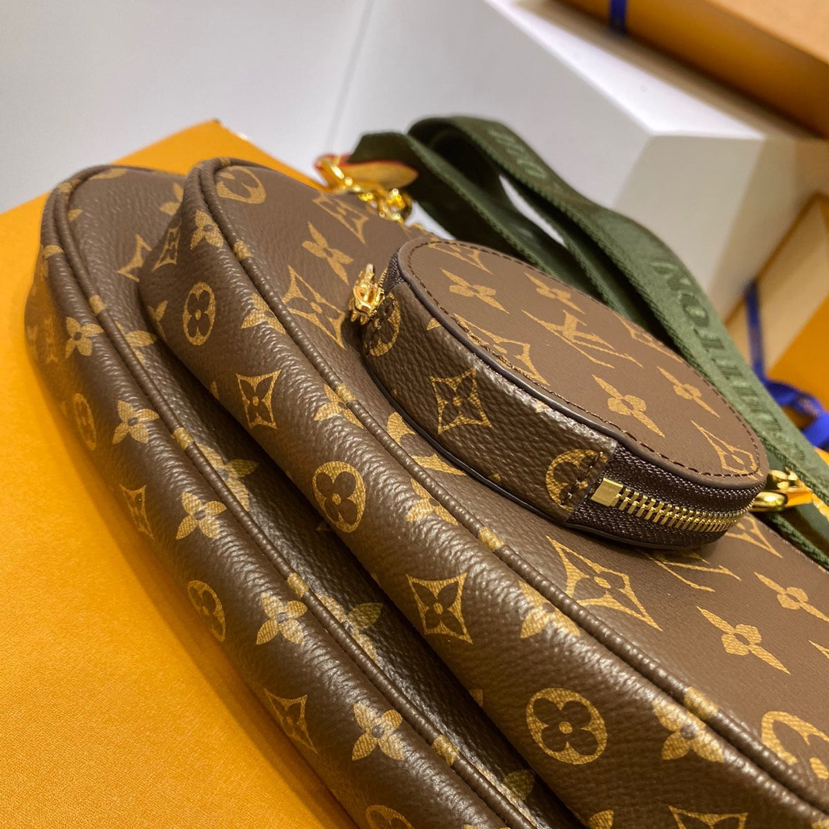 LOU MULTI POCHETTE ACCESSOIRES