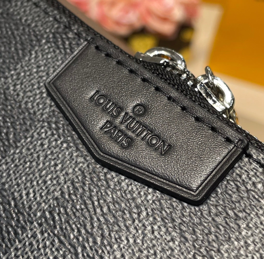 LOU ALPHA WEARABLE WALLET