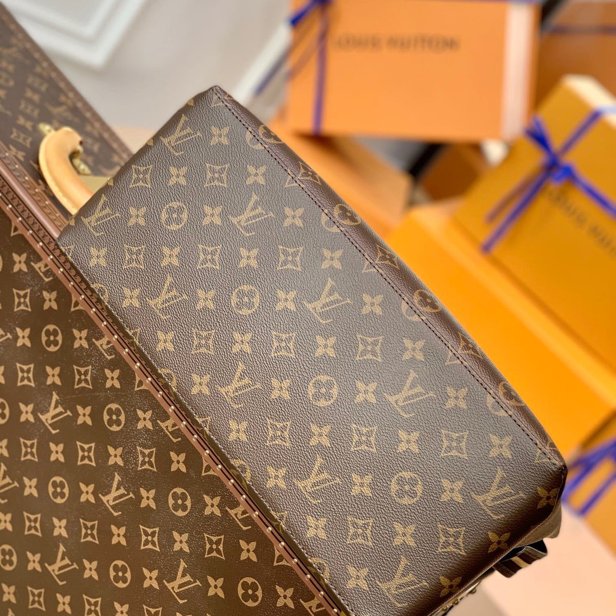 LOU GRAND PALAISE TOTE BAG
