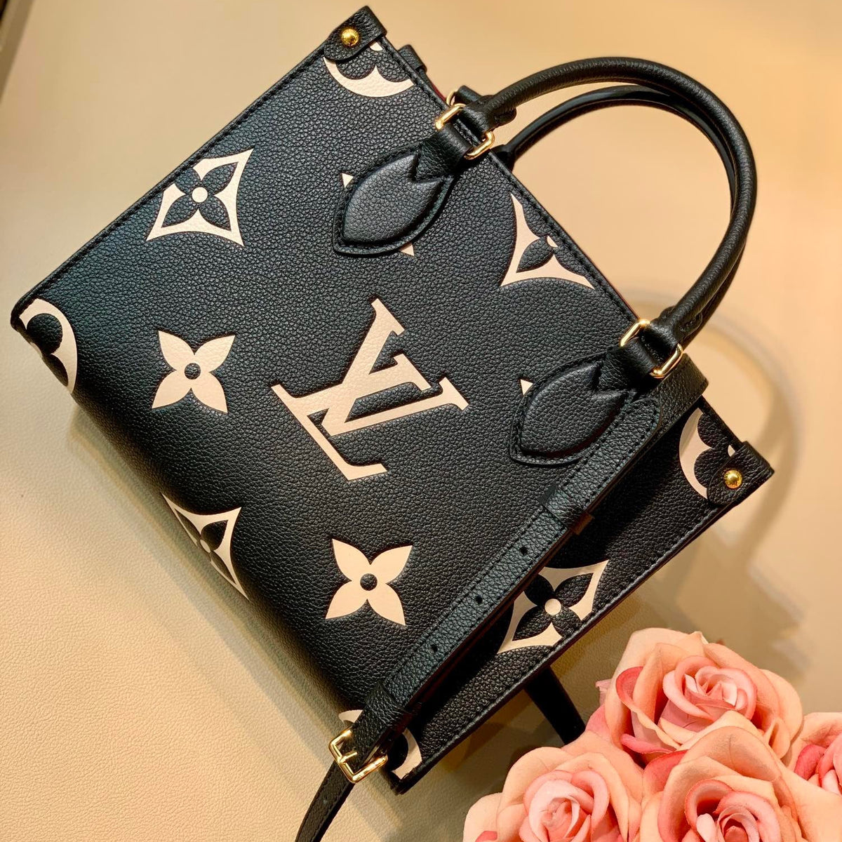 LOU ONTHEGO PM TOTE BAG