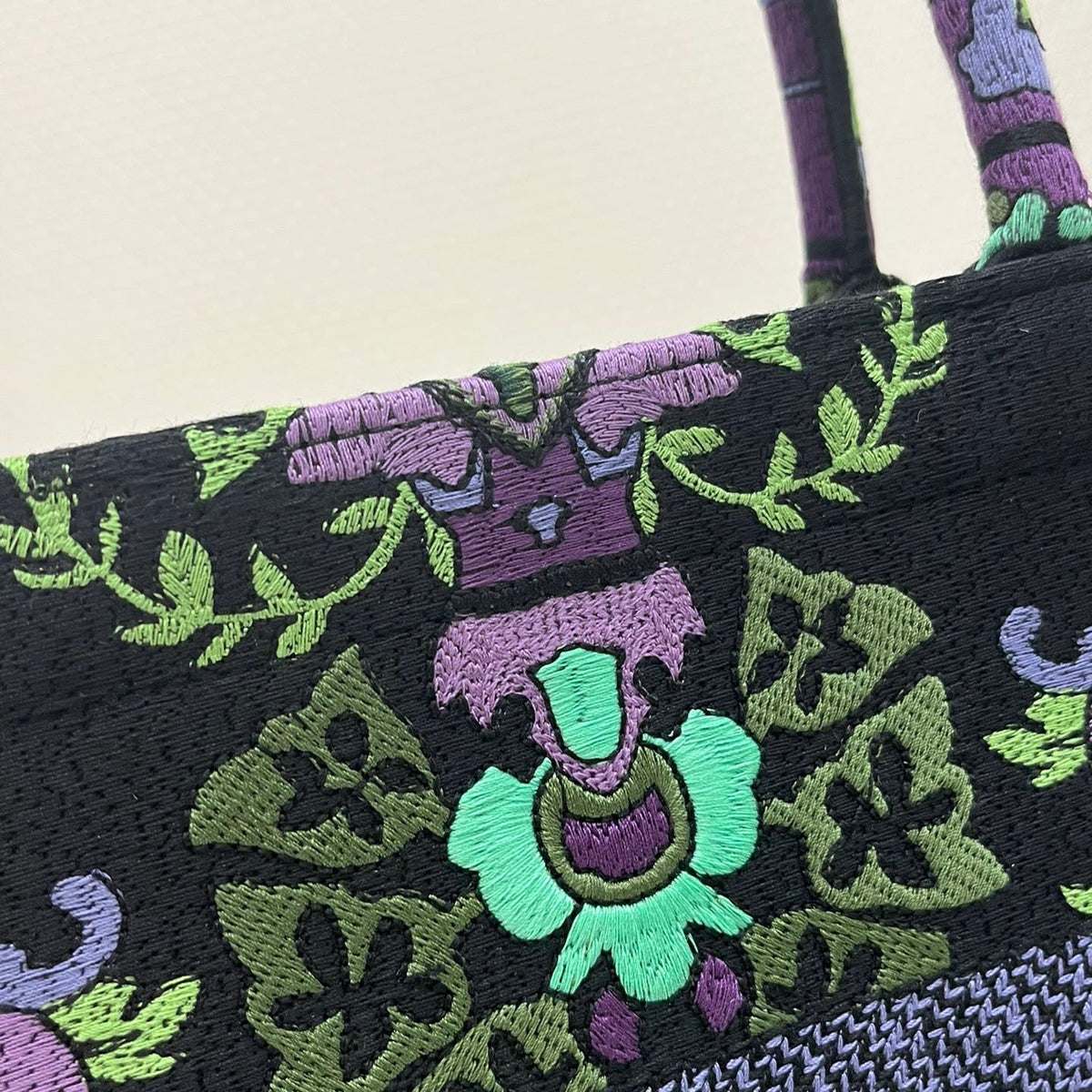 CD MEDIUM BOOK TOTE BAG