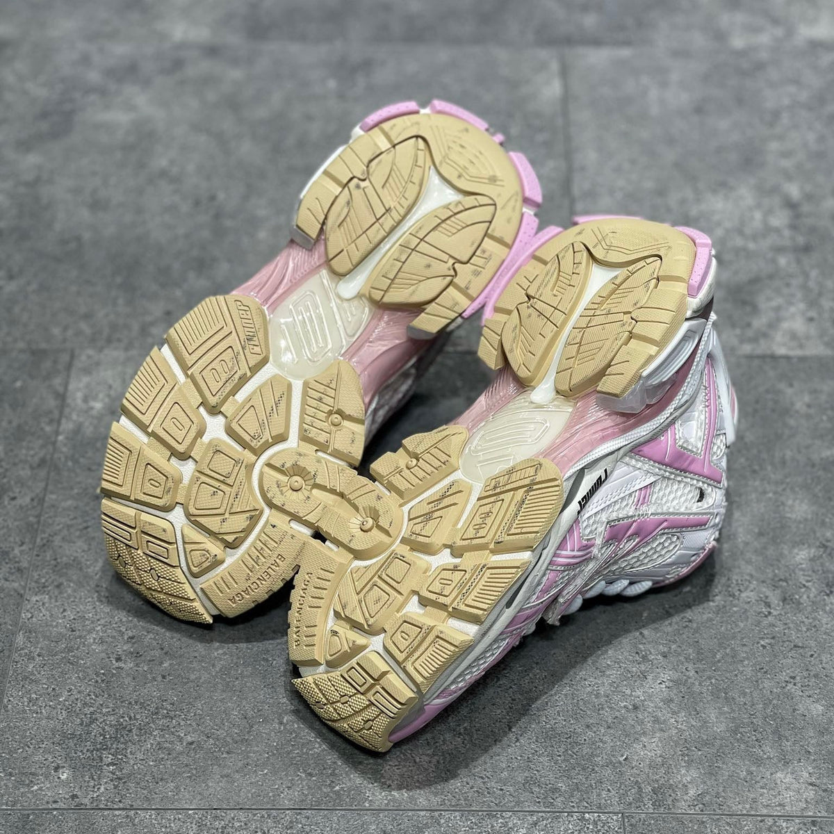BAL RUNNER TRAINERS