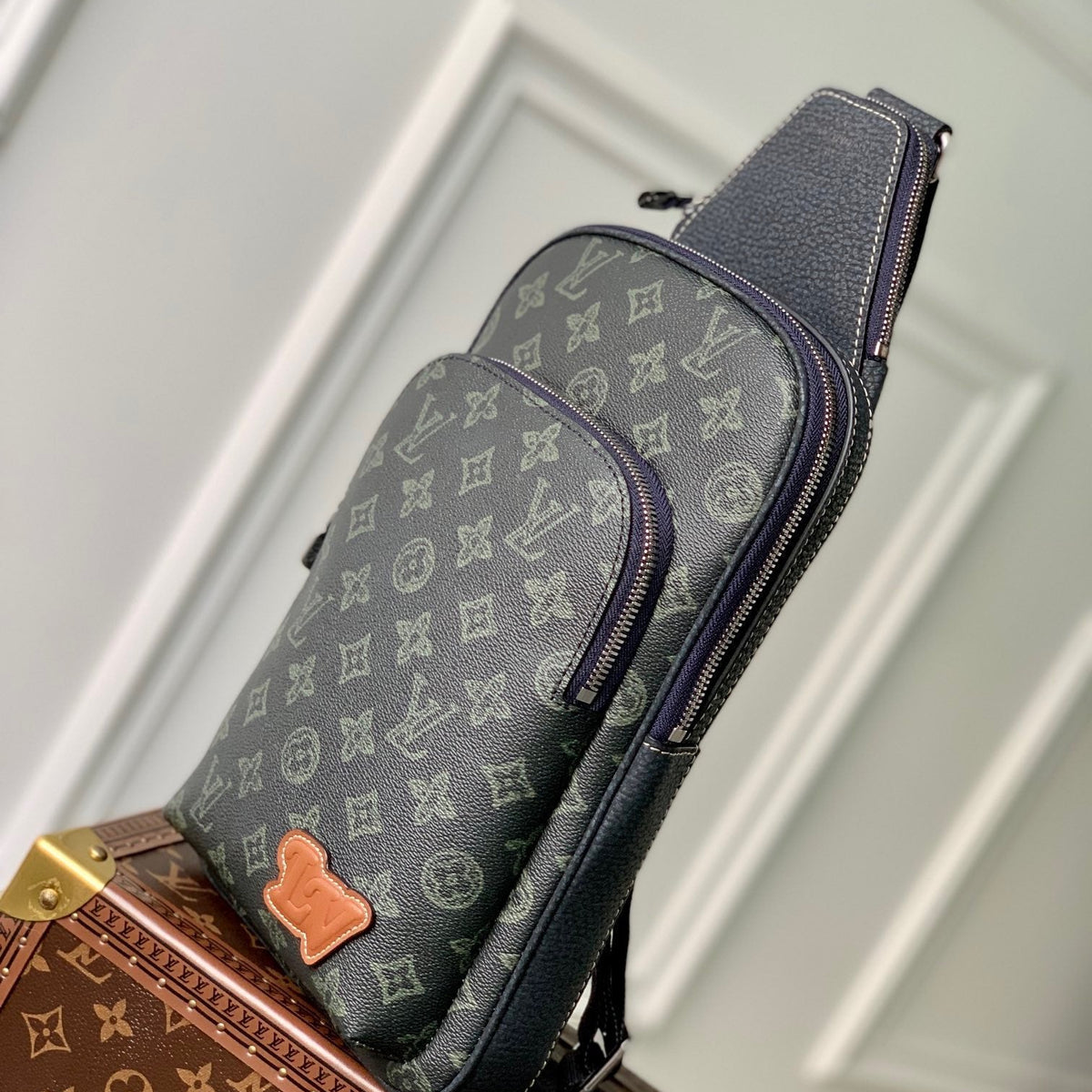 LOU AVENUE SLINGBAG