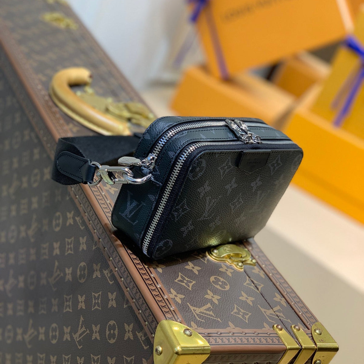 LOU ALPHA WEARABLE WALLET