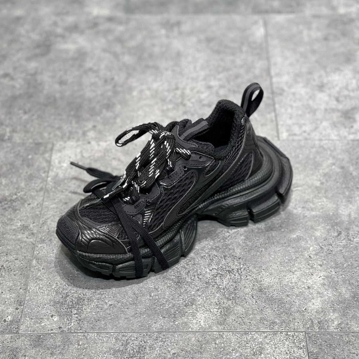 BAL 3XL TRAINERS