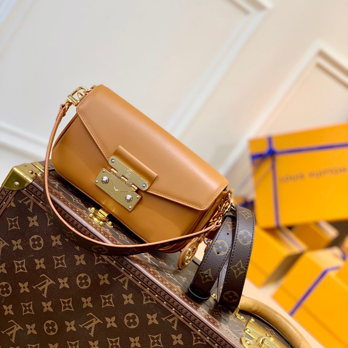 LOU SWING BAG