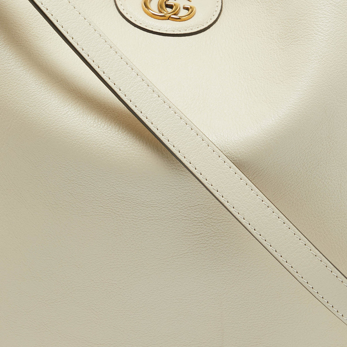 GUCCI White Leather Diana Bamboo Capsule Bag