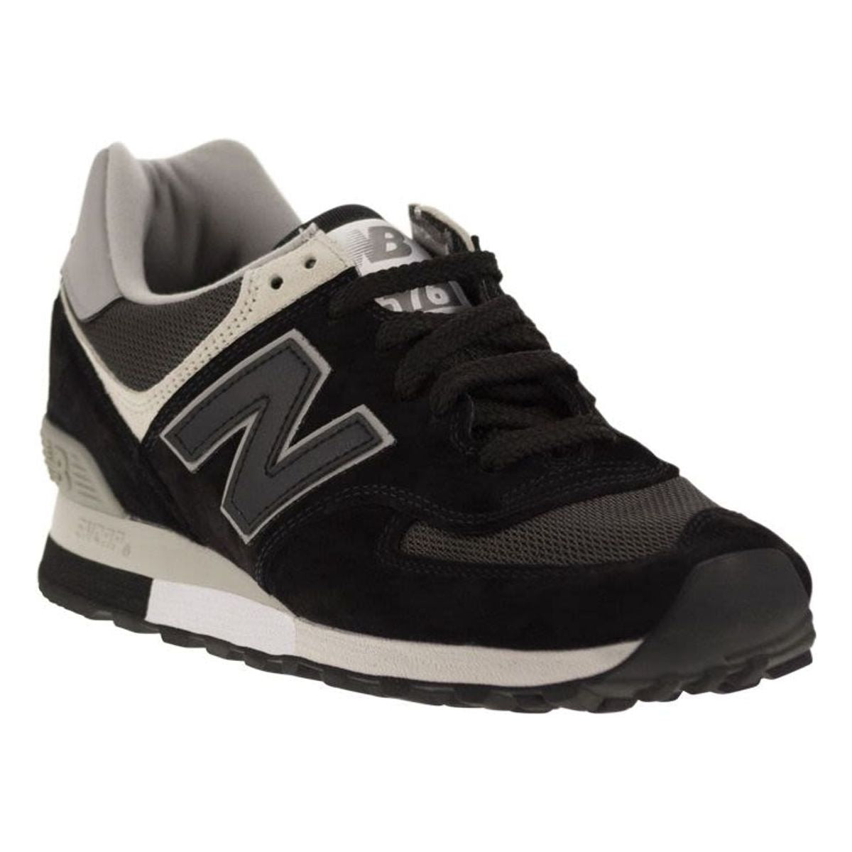 576 - SNEAKERS
