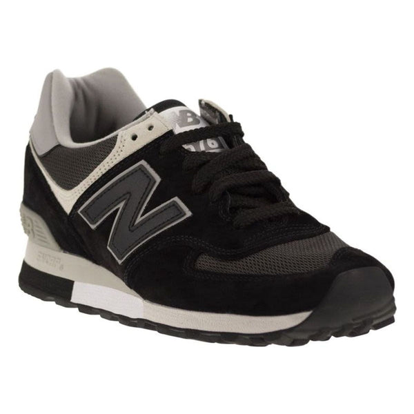 576 - SNEAKERS