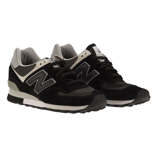 576 - SNEAKERS