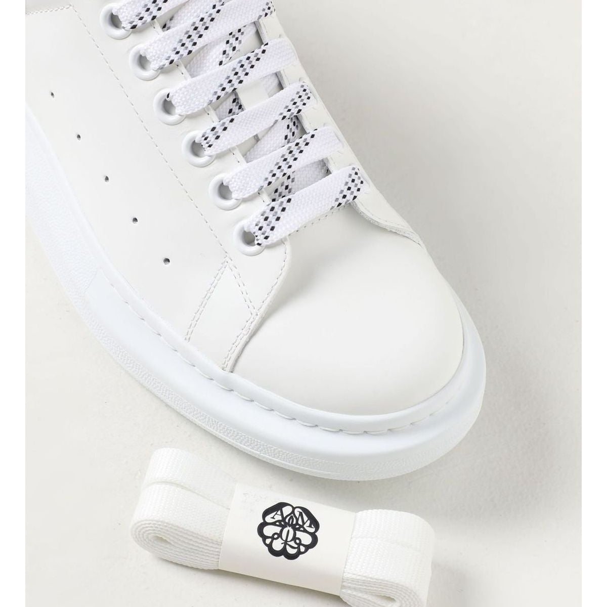 OVERSIZED SNEAKER