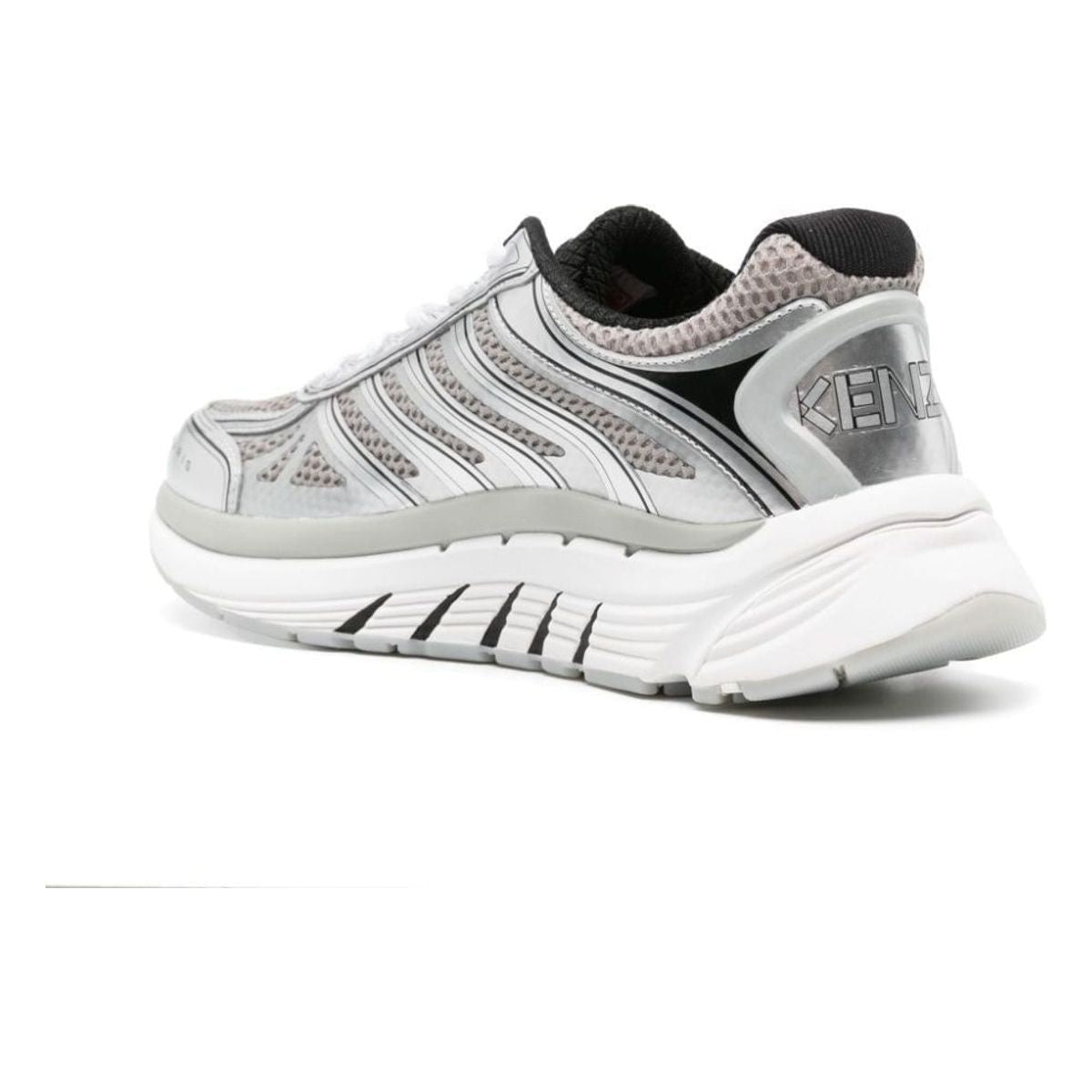 LOW TOP SNEAKER