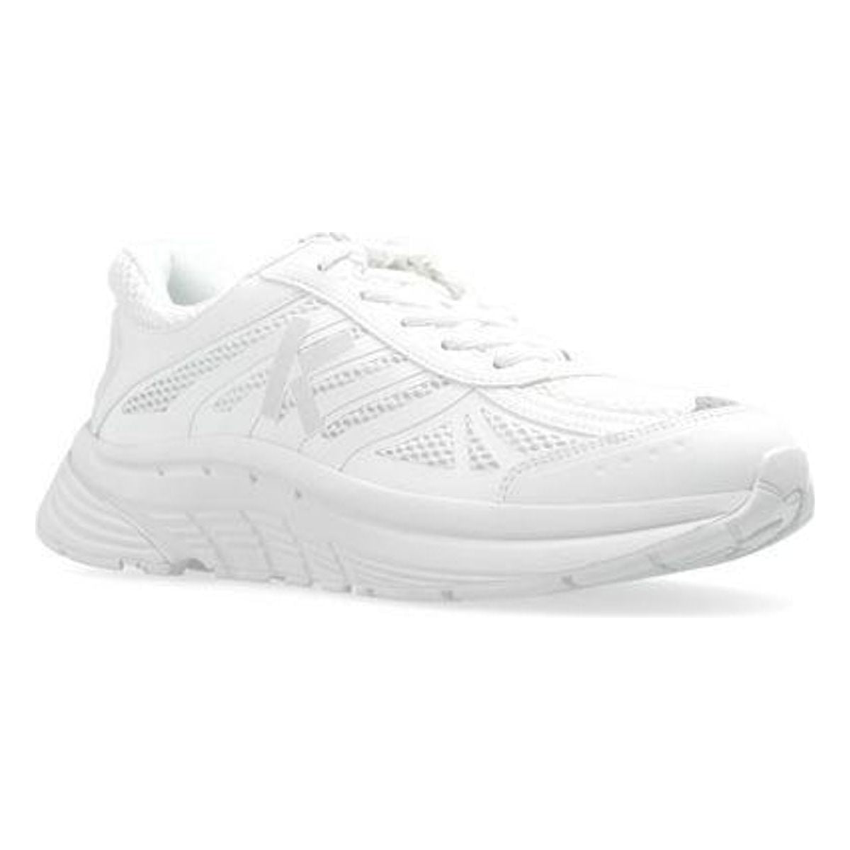LOW TOP SNEAKER