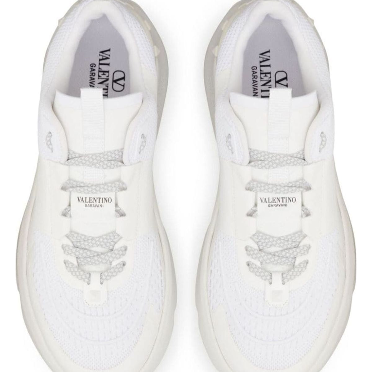 TRUE ACT SNEAKERS