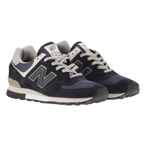 576 - SNEAKERS