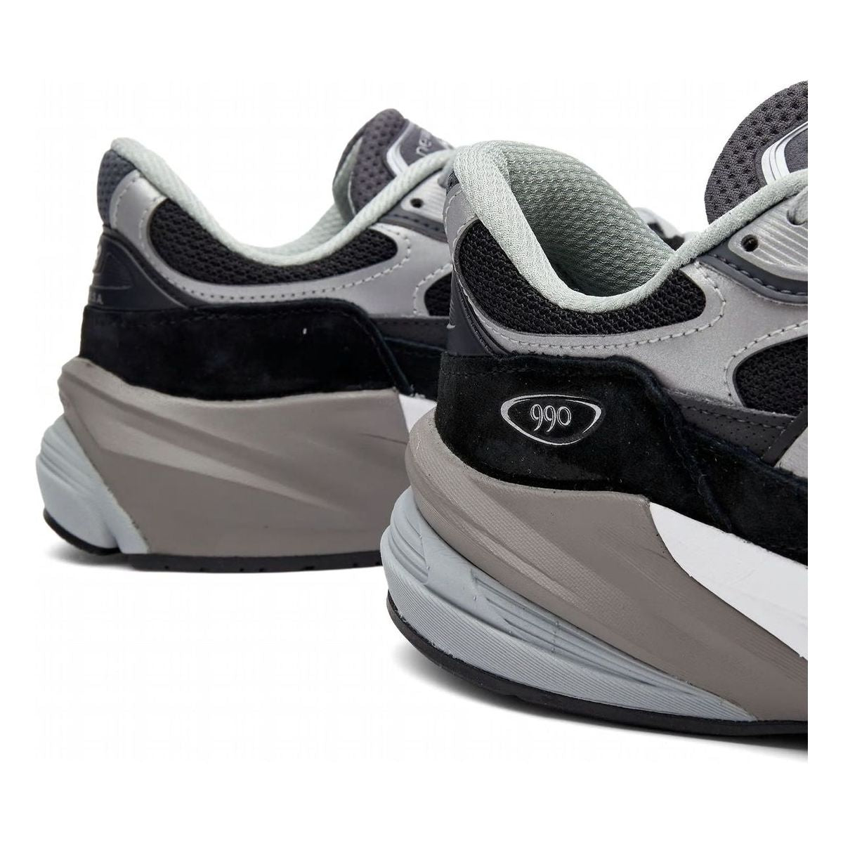 MADE IN USA 990 V6