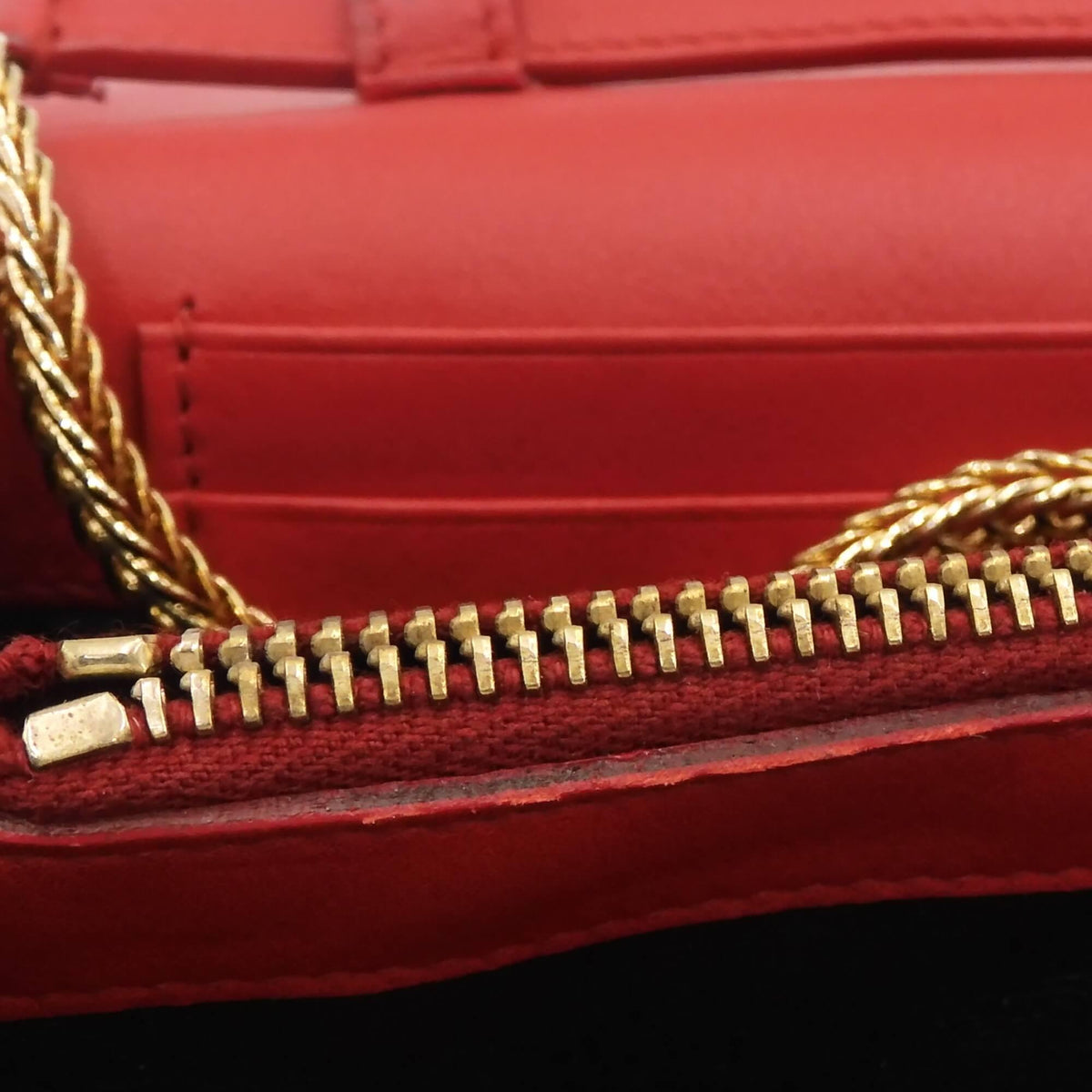 Classic Y Ligne Wallet on Chain Red