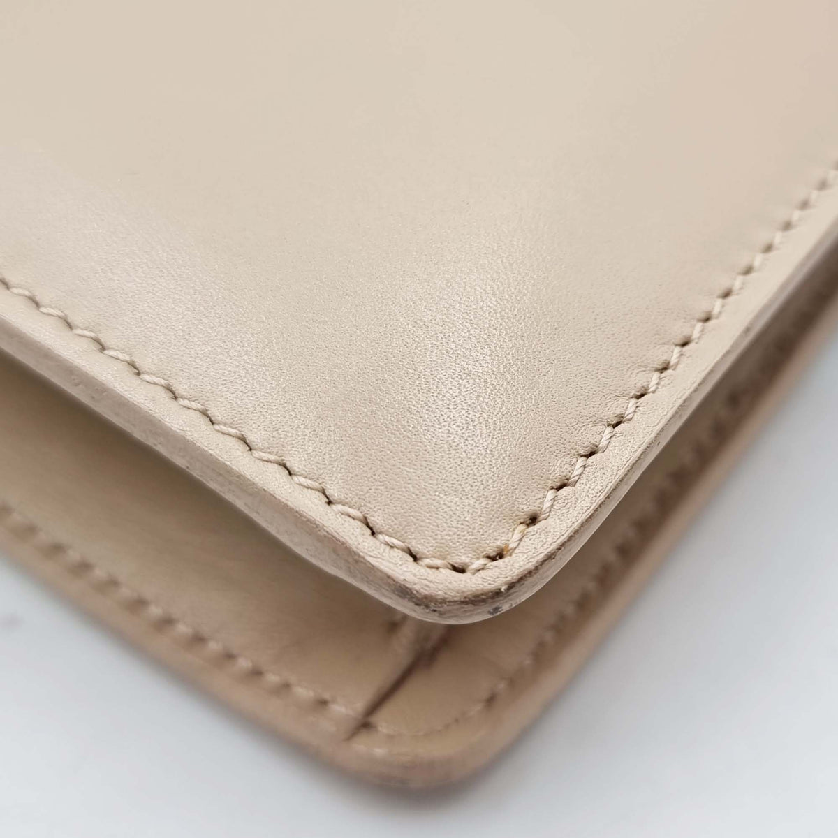 Medium Betty Flap Bag Beige