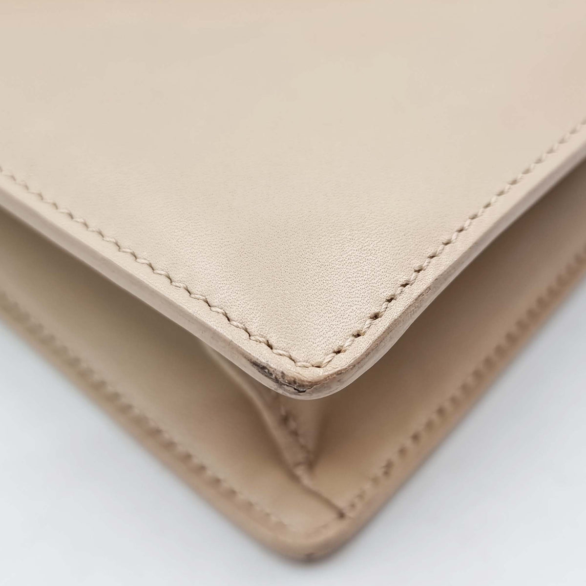 Medium Betty Flap Bag Beige