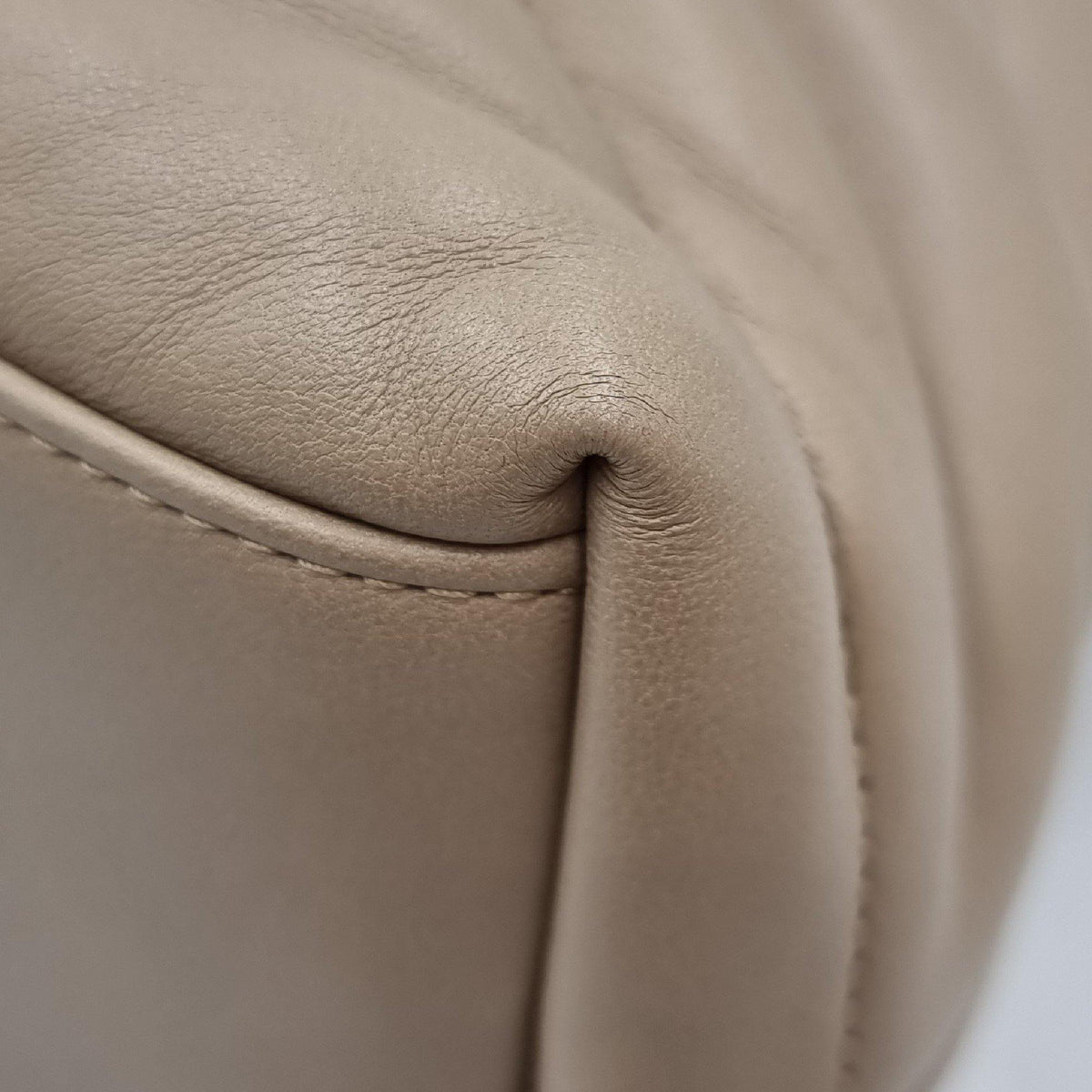 Small Loulou Puffer Bag Nude