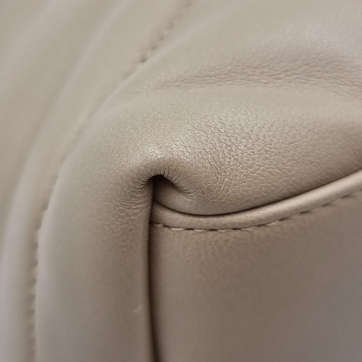 Small Loulou Puffer Bag Nude