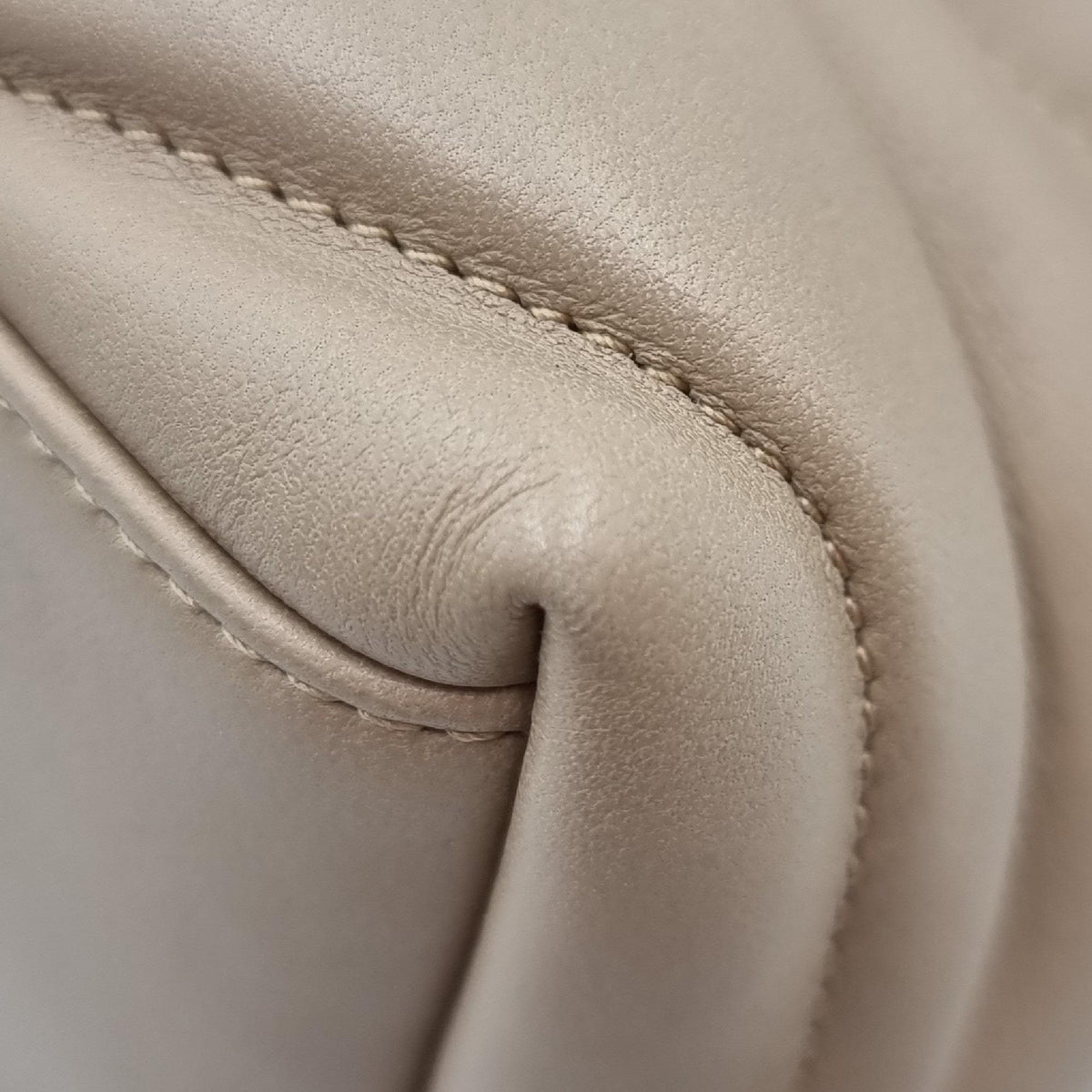 Small Loulou Puffer Bag Nude